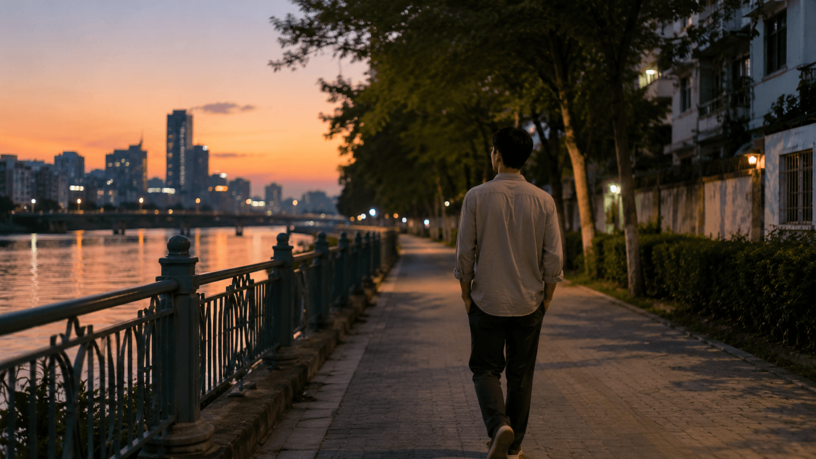 Đi bộ sau một ngày nhiều tiếng động